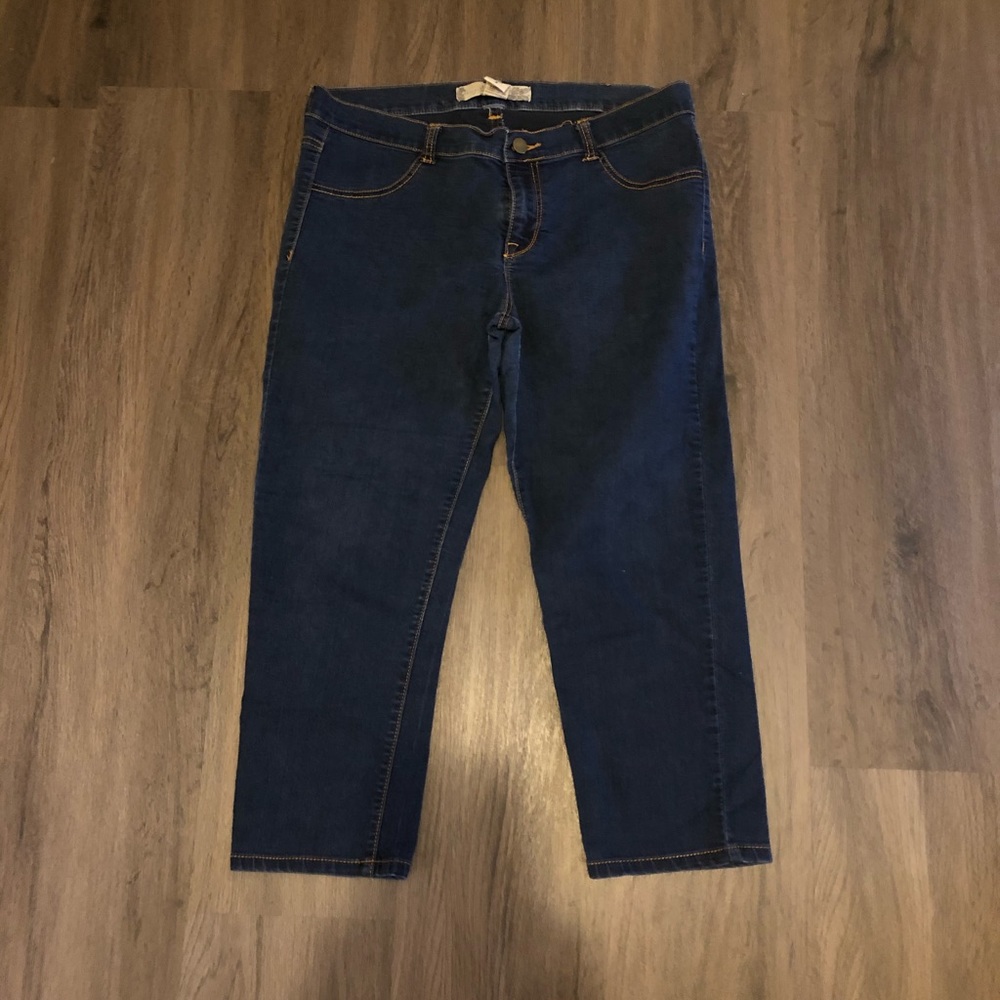 Juniors Angel Kiss brand denim capris